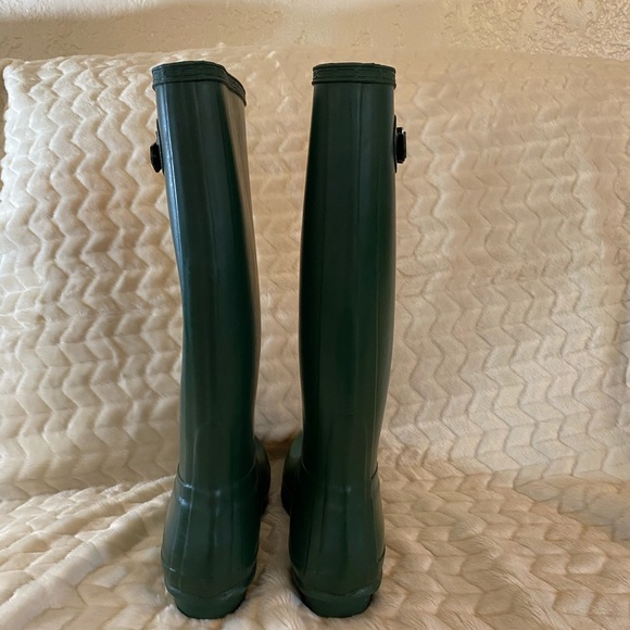 Hunter - Picture 2 of 7